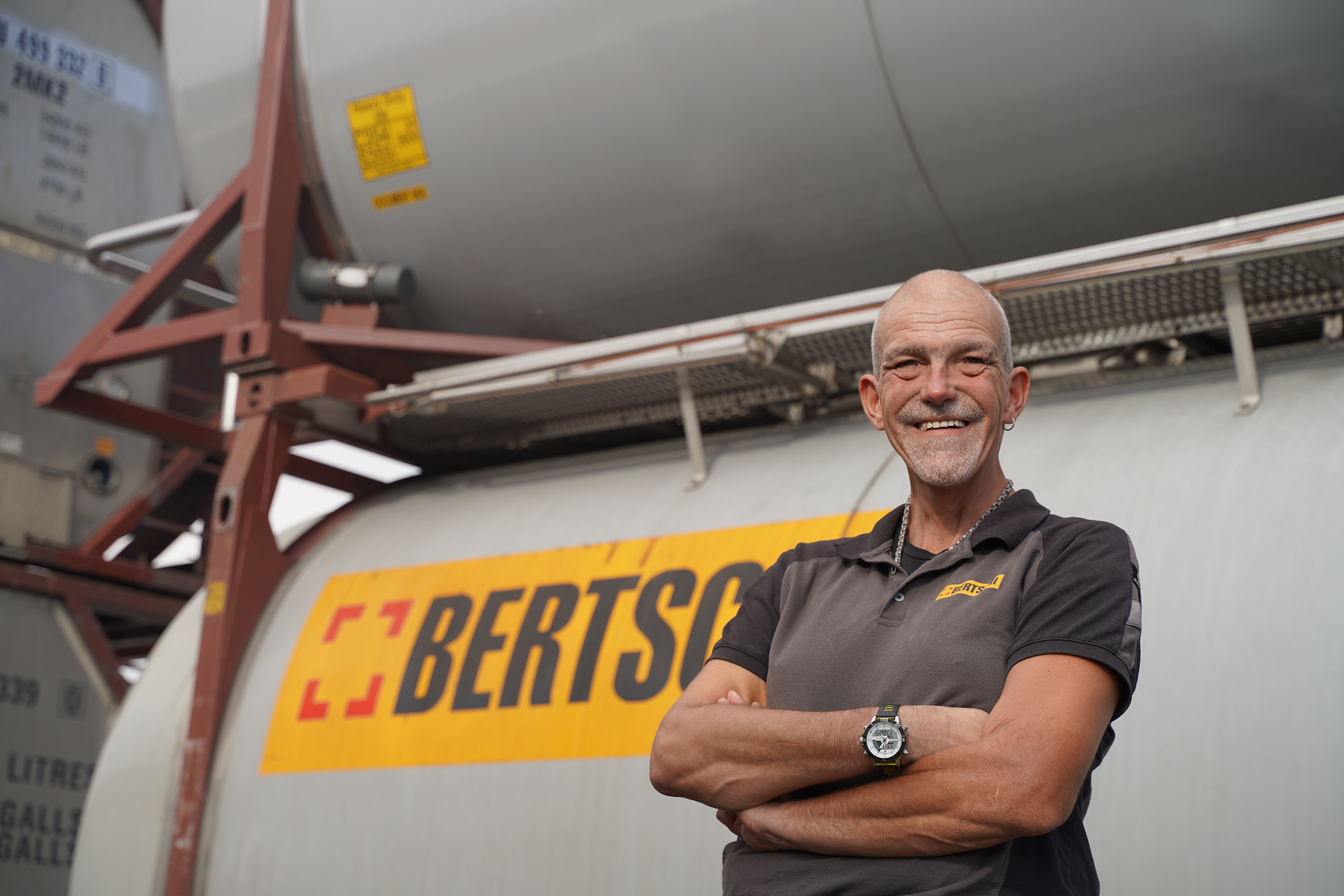 Bertschi employee in front of our tank containers
