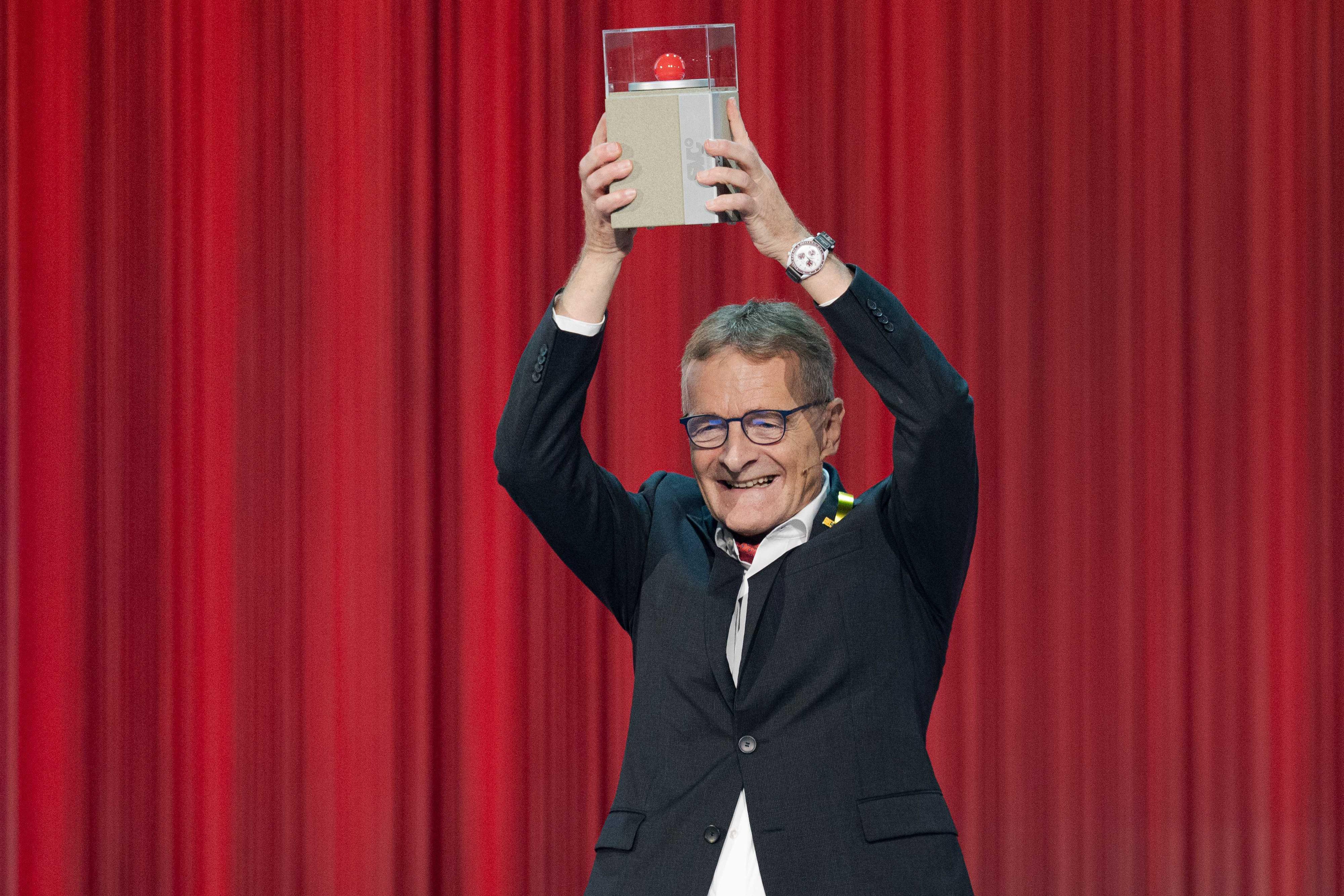 Hans-Jörg Bertschi with the winner trophy 