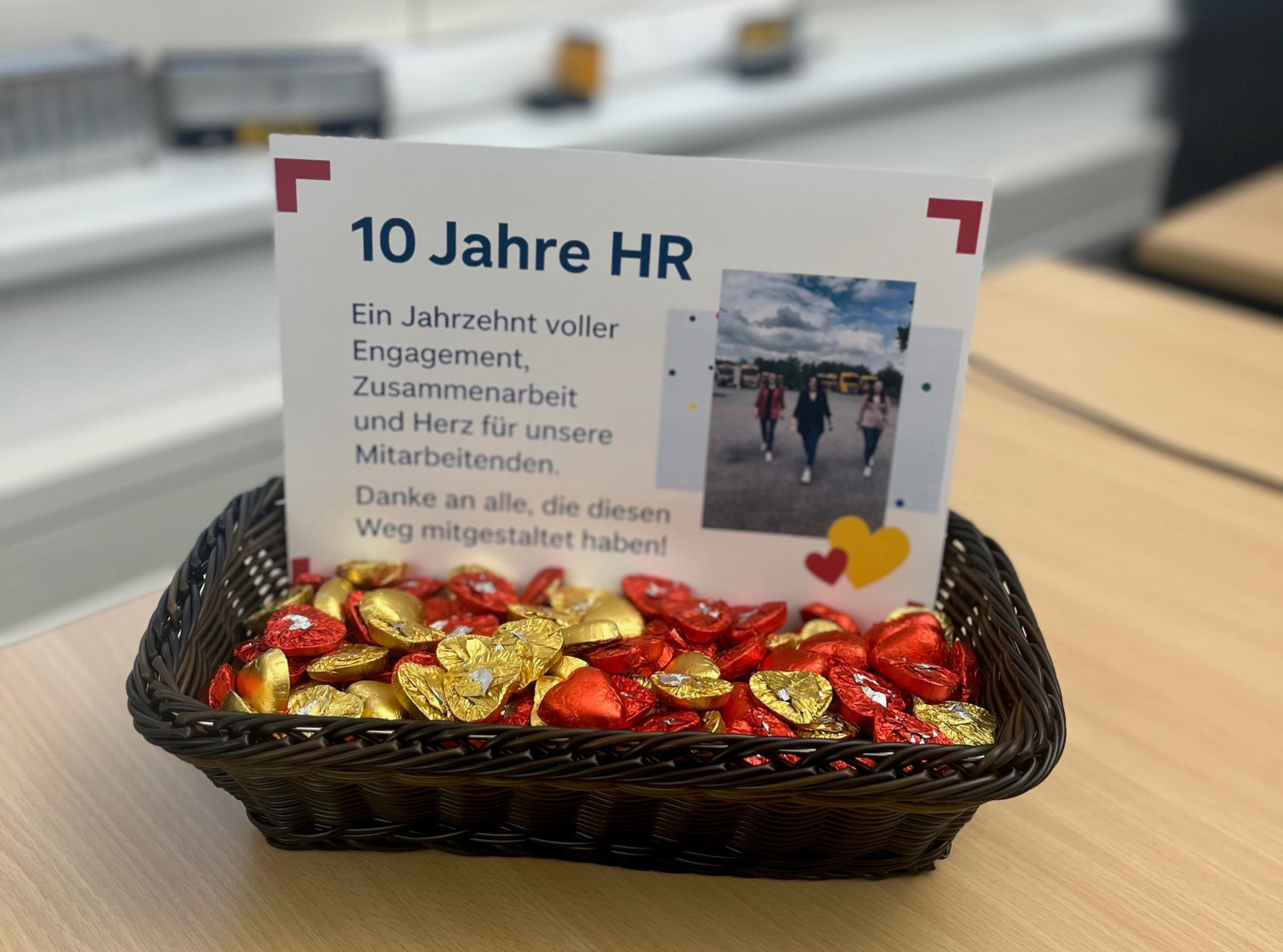 HR 10 Years Chocolate Basket