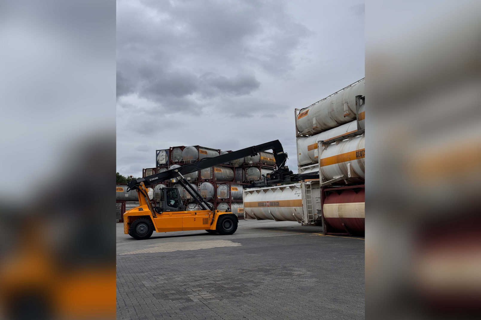 Stack reacher with a container