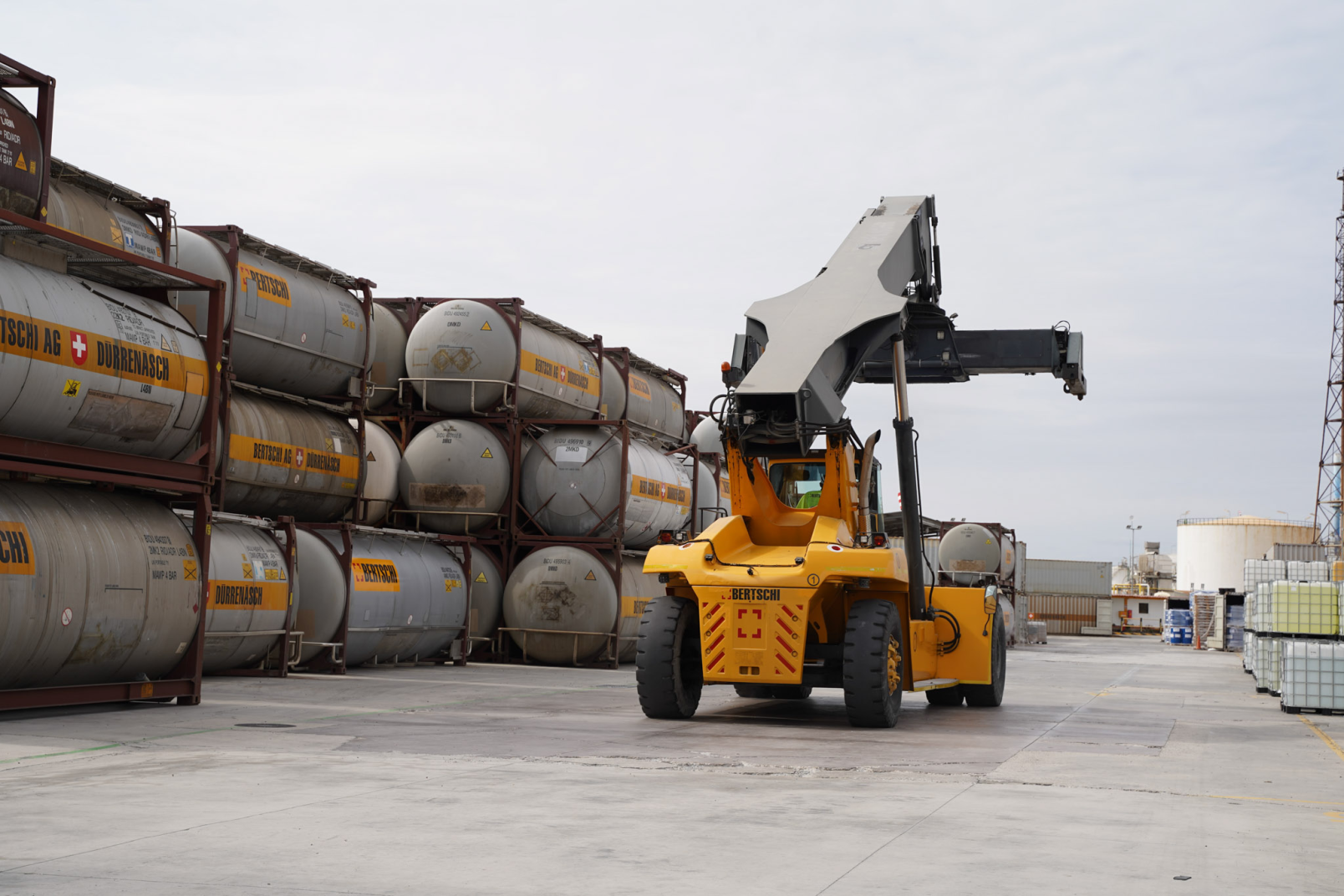 Stack reacher with container