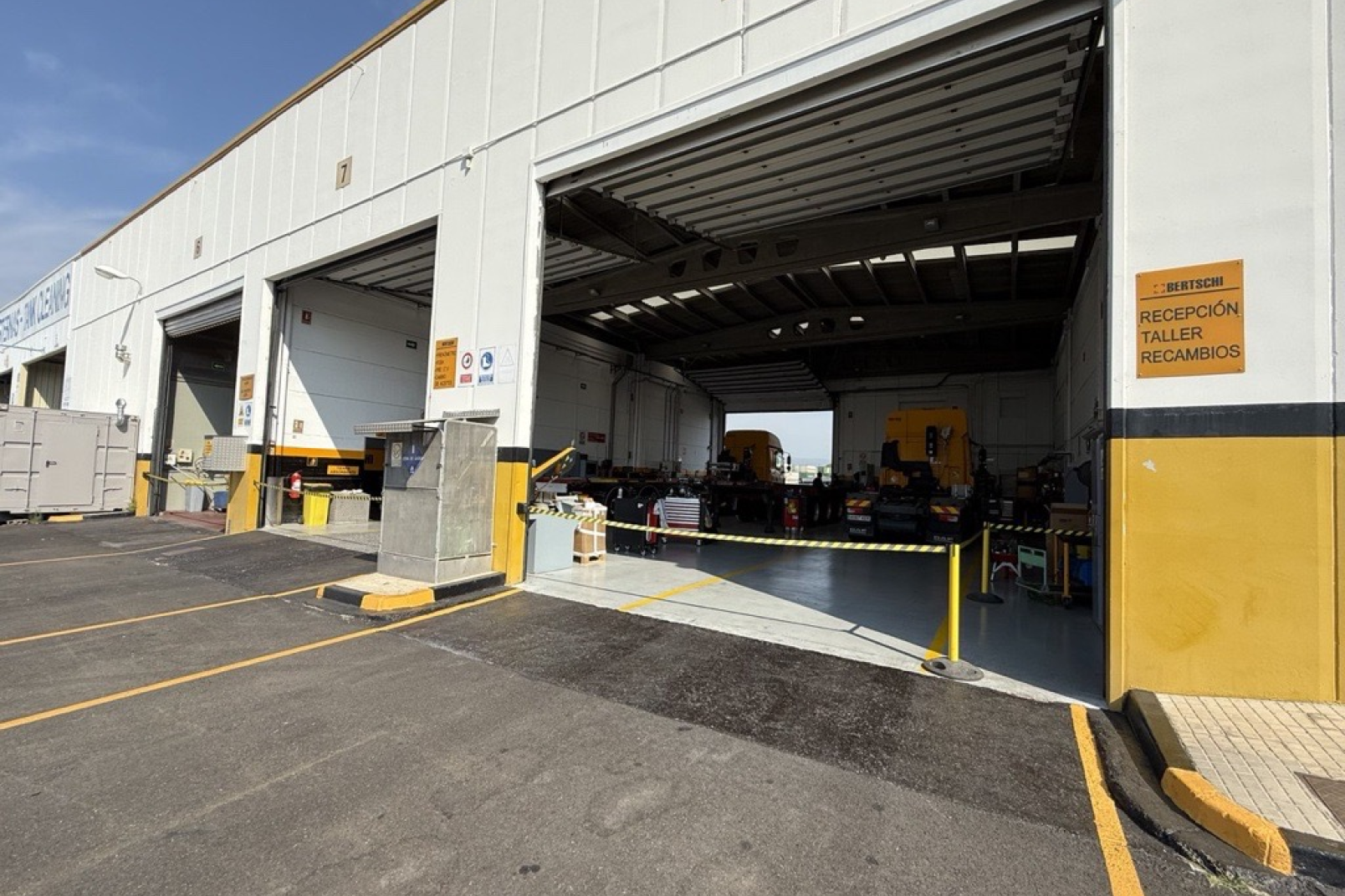 Tarragona repair station from outside with open doors