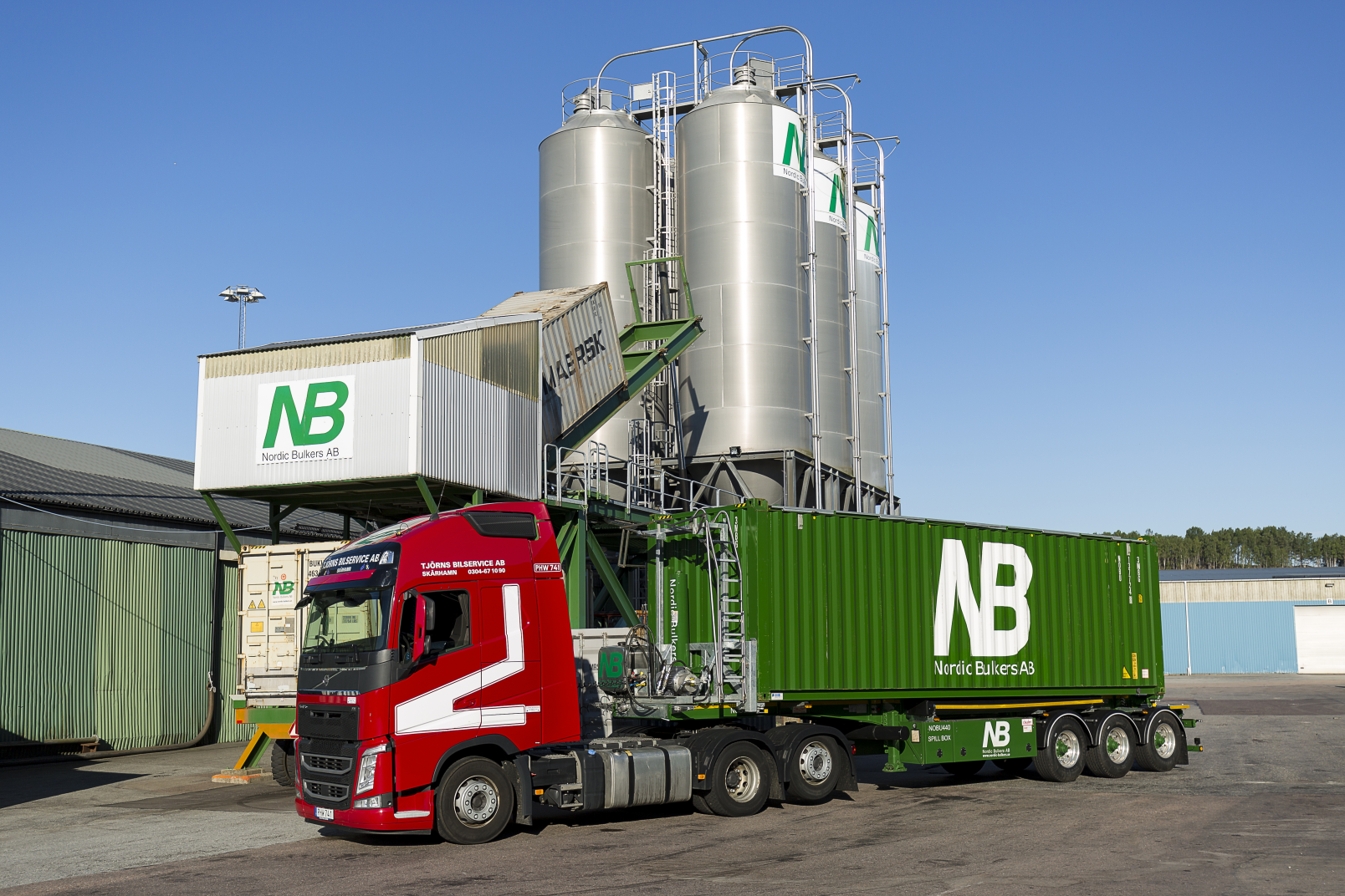 A truck with a NB Container before the NB Tanks