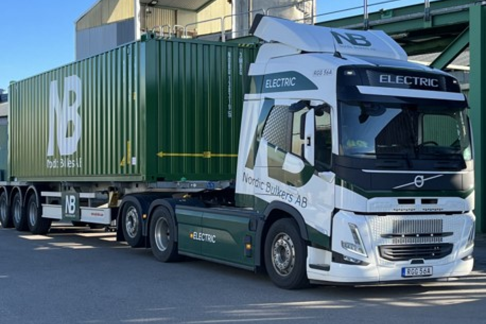 Truck with a NB Container