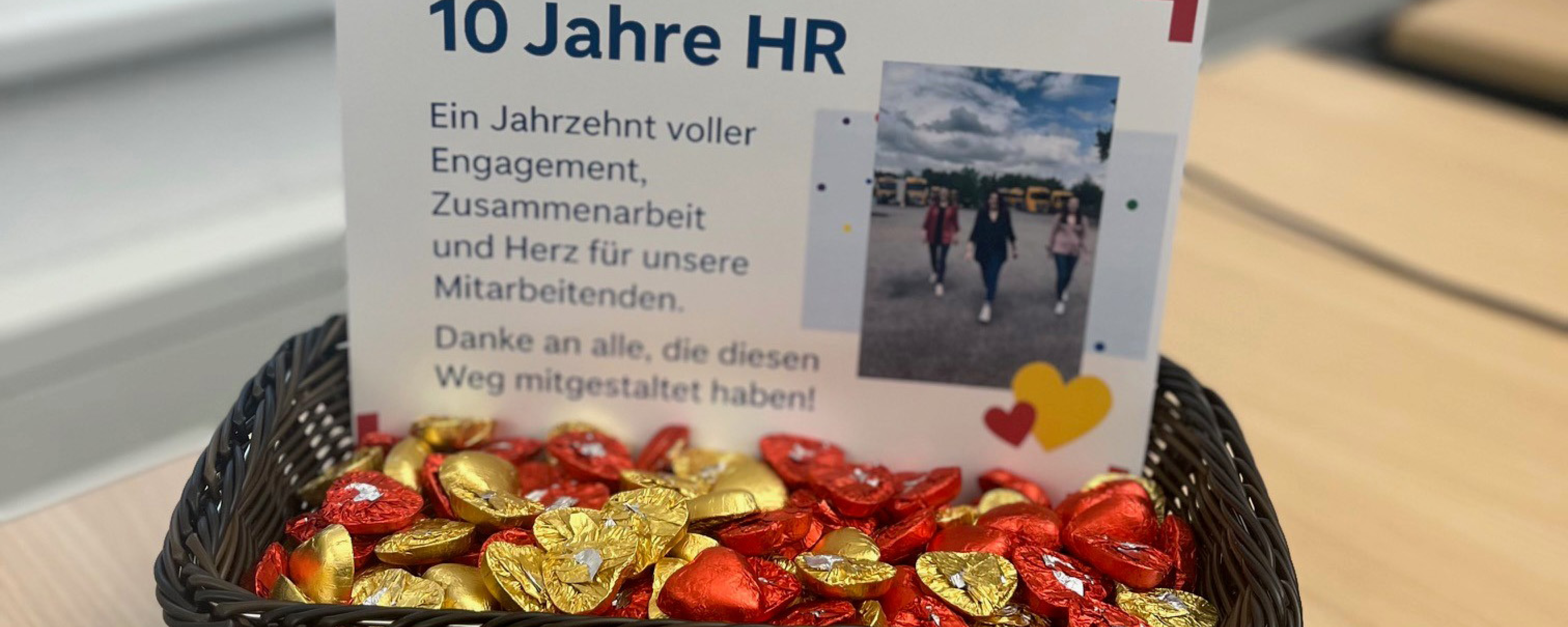 HR 10 Years Chocolate Basket